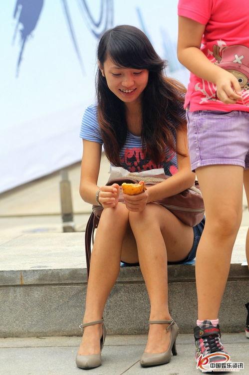 欧美街头清秀女孩视频,时尚与个性的完美融合