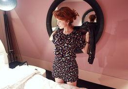 欧美辣妹女女亲嘴视频,镜头下的禁忌之恋