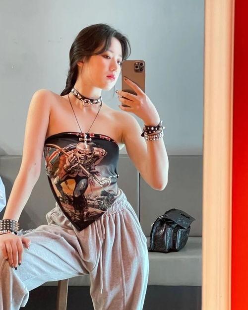 欧美小众辣妹挂脖视频,性感火辣引爆视觉盛宴